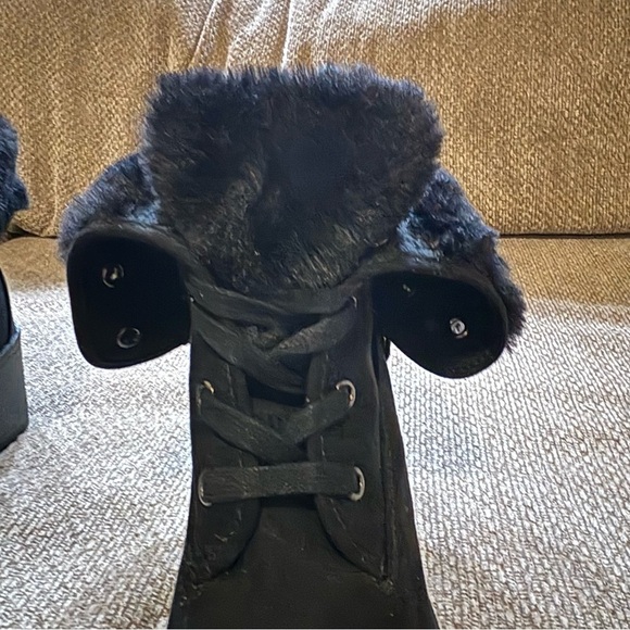 ❤️2/$15 or 3/$21❤️ NWT Bamboo Black Faux Suede Short Laced Boots, Size 6 - Picture 8 of 14